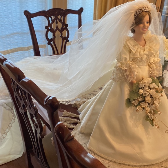 Porcelain Princess Diana Wedding doll - Picture 6 of 8